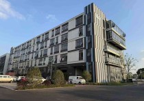 苏州南部新城长青路货梯口，吴江城南，带办公室380平米，采光好14元厂房出租，配套完善